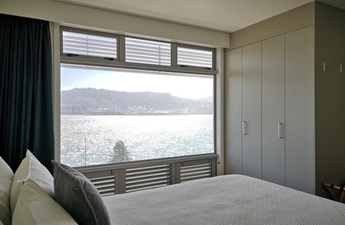 Oriental Bay Apartment | Oriental Bay Waterfront with 180 Views