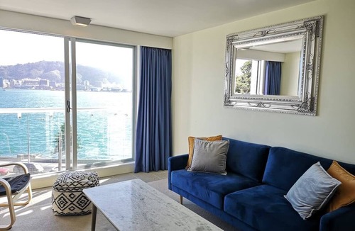 Oriental Bay Apartment | Oriental Bay Waterfront with 180 Views