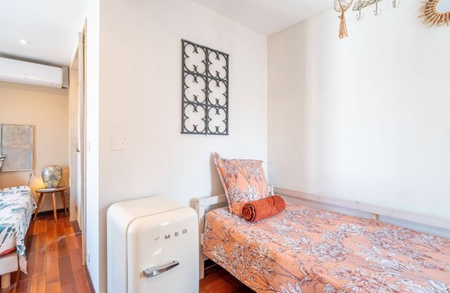 Villeneuve-les-Montreal Bed & Breakfast | 'Oriental' Room with Shared Pool, Wi-Fi and Air Conditioning - Villeneuve-lès-Montréal