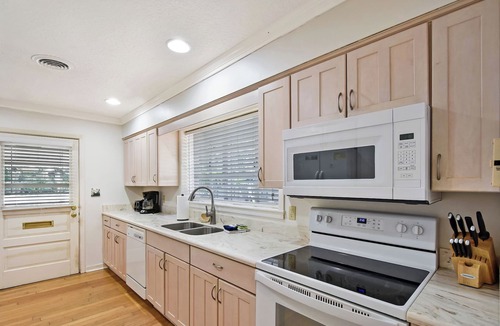 Saint Simons Island House | Original beach cottage! 3 bed/2 bath - In the Village!