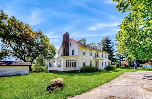 Rotterdam Junction House | Original farmhouse with modern upgrades on sustainable working farm