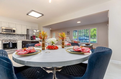 Northwest Raleigh House | Original Oak Tree Oasis: Private sunroom/deck/grill/firepit/yard