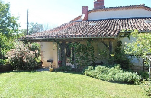 Roumegoux Cottage | Oriole Gite - sleeps 2