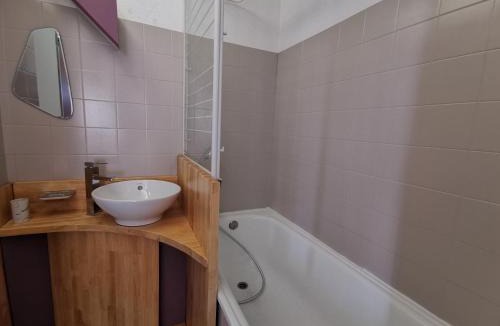 Blagnac Apartment | ORION - COSYNEST à Toulouse Blagnac - pkg privé & climatisation
