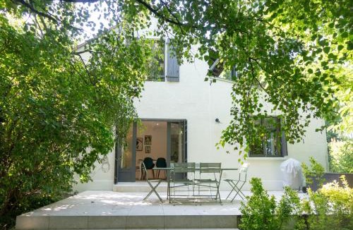 Saint-Hilaire-Saint-Mesmin Villa | Orléans - Maison 2 chambres bord du Loiret, accès direct & calme
