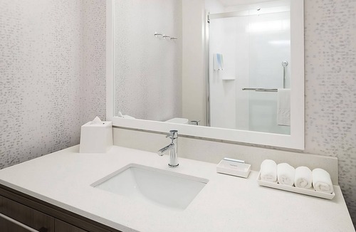 Airport North Hotel | ORLANDO ESCAPE! FREE BREAKFAST, POOL, BBQ