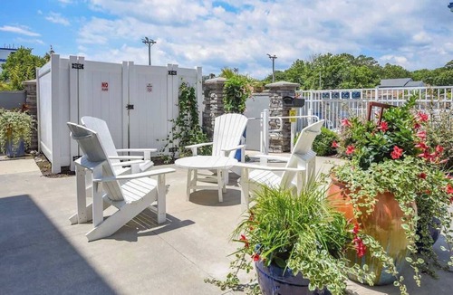 Caine Woods Apartment | Orleans Court 318