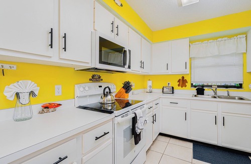Ormond-by-the-Sea Condo | Ormond Beach Oceanfront Accessible | Pool | Seabridge #101
