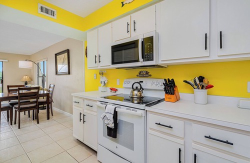 Ormond-by-the-Sea Condo | Ormond Beach Oceanfront Accessible | Pool | Seabridge #101