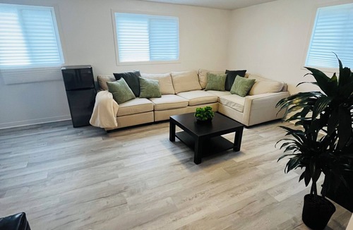 Orono House | Orono Townhouse Retreat-Clarington
