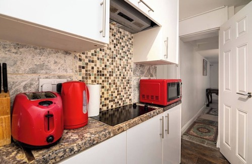 Haselbury Apartment | Orpington Gardens N18W