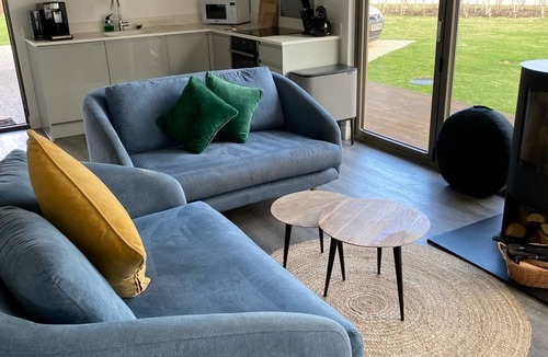 Colchester House | "Orwell" Eco Lodge: Private Hot Tub