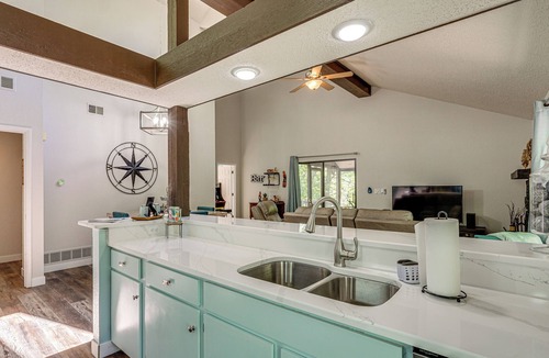 Osage Beach Cottage | Osage Beach Home w/Private Hot Tub: Near Lake!