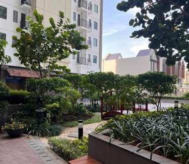Old Jakarta Apartment | Osaka Resort at Osaka Apt PIK2 with Smart 4K TV, Free Wifi, and Hot Water