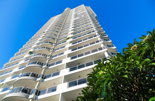 Main Beach Apartment | Oscar on Main Resort