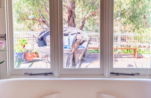 Elevated Plains Cottage | Oscars private spa villa - idyllic couples getaway