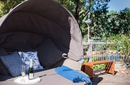 Elevated Plains Cottage | Oscars private spa villa - idyllic couples getaway