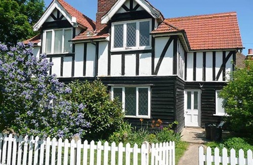Maldon Apartment | OSEA Island: Chic Cottage