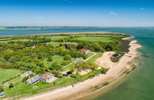 Maldon Apartment | OSEA Island: Chic Cottage