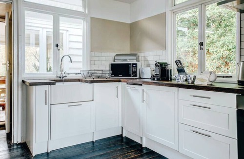 Maldon Apartment | Osea Island: Seaside Cottage