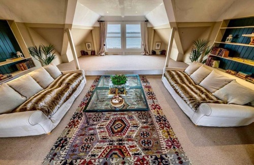 Maldon Apartment | Osea Island: Seaside Cottage