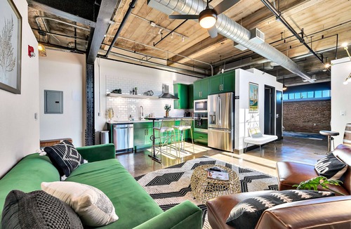 Brazos Condo | Oso Condo- Walk To The Silos