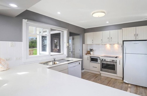 Avoca Beach House | OSPREY HOUSE | Ocean Views , WIFI | Accom Holidays