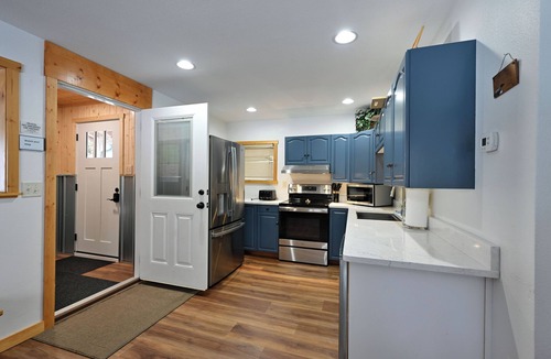 Cable House | Osprey Point - Lakefront Dock, Kayaks & Fire Pit