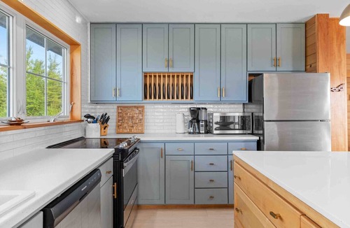 Malpeque House | Osprey’s Landing: Premier PEI Oceanfront Home with Private Beach & Kayak