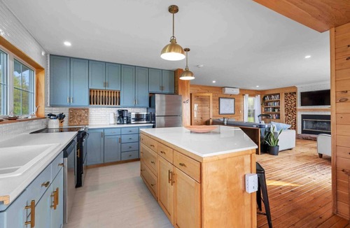 Malpeque House | Osprey’s Landing: Premier PEI Oceanfront Home with Private Beach & Kayak