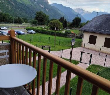Bielle Apartment | Ossau T2 5 personnes 1 chambre draps serviettes inclus parking moustiquaires tout confort près du ski
