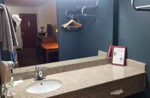 Stillwater Apartment | OSU 117 Queen Bed Hotel