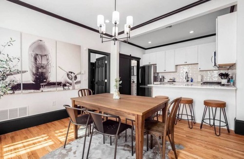 Victorian Village Apartment | OSU & Crew Stadium | Easy Walk | Great Design