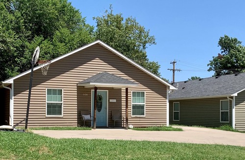 Stillwater House | OSU Fan Headquarters- 4 blocks from the Strip, 8 blocks to Campus.