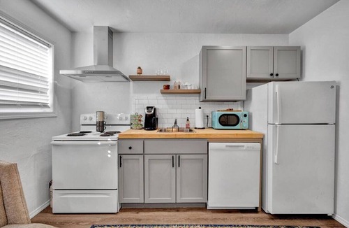 Stillwater Apartment | OSU Weekend Retreat - Steps to Campus