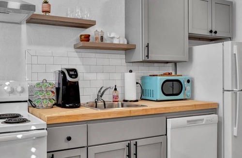 Stillwater Apartment | OSU Weekend Retreat - Steps to Campus