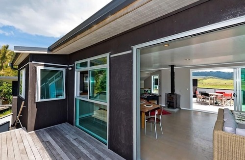 Opito Bay House | Otama Oceanview paradise