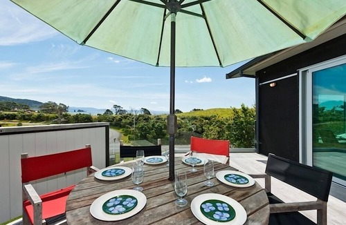 Opito Bay House | Otama Oceanview paradise