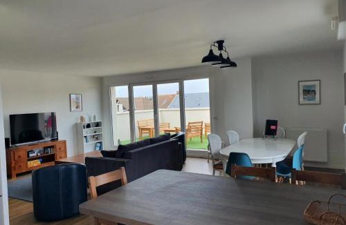 Ouistreham Apartment | Othello Sea Flat - Appartement terasse familial