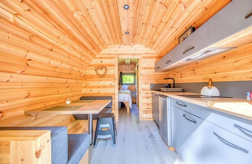 Saint-Vivien-de-Medoc Apartment | Ôtonneauxstress – Vigneron: Unique Accommodation Between Vineyards and Ocean