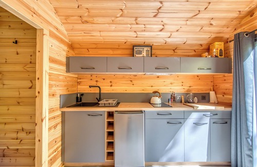 Saint-Vivien-de-Medoc Apartment | Ôtonneauxstress – Vigneron: Unique Accommodation Between Vineyards and Ocean