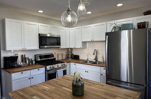 Ottawa House | Ottawa Family Nest – Cozy, Fun & Fresh Eggs!