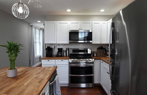 Ottawa House | Ottawa Family Nest – Cozy, Fun & Fresh Eggs!