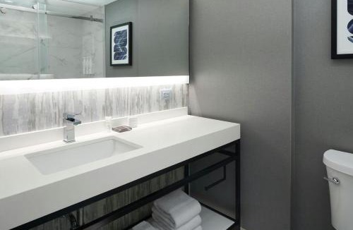 Byward Market - Parliament Hill Hotel | Ottawa Marriott Hotel