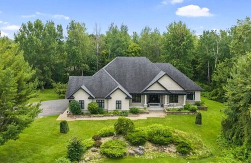 Ottawa Division House | Ottawa's Finest: Mansion in a quiet neighbourhood!