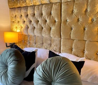 Warminster House | Otter 3 HuntersMoon-Warminster-Bath-Salisbury