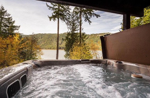 Leavenworth House | Otter Chalet on Fish Lake