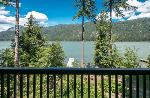 Leavenworth House | Otter Chalet on Fish Lake