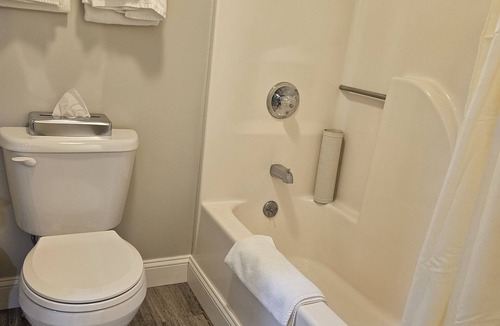 Alexandria Bay Hotel | Otter Creek Inn