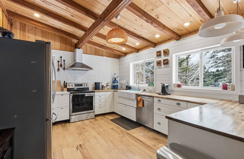 Huntsville Cottage | Otter Lake | Waterfront | Private and secluded